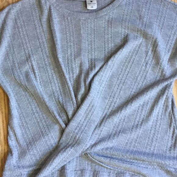 Lightweight gray top with front twist at waist in extra small by PAPER CRNE - Picture 3 of 9
